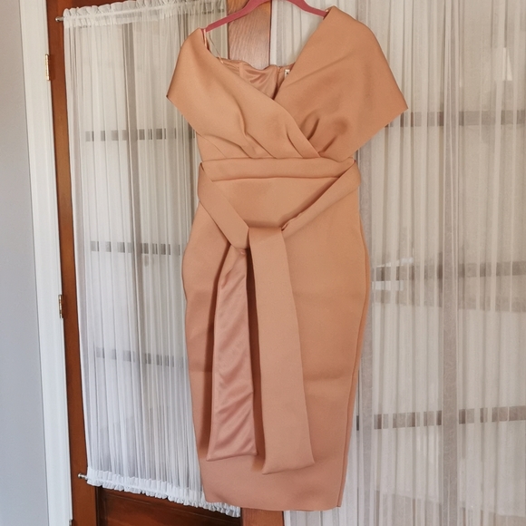 Asos design fallen shoulder pink dress, size 6. Absolutely stunning. New - Picture 5 of 7